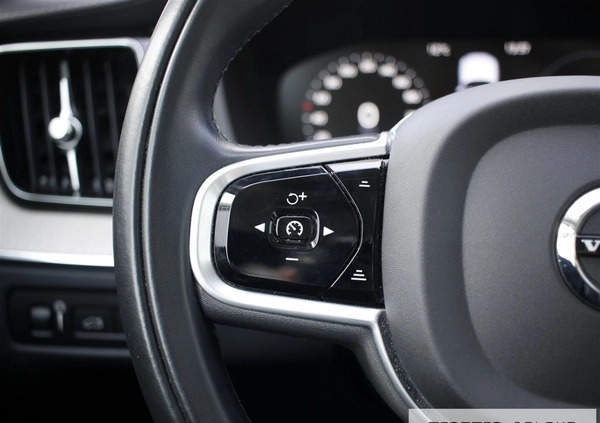 Volvo XC 60 cena 209999 przebieg: 61100, rok produkcji 2021 z Chełmża małe 596